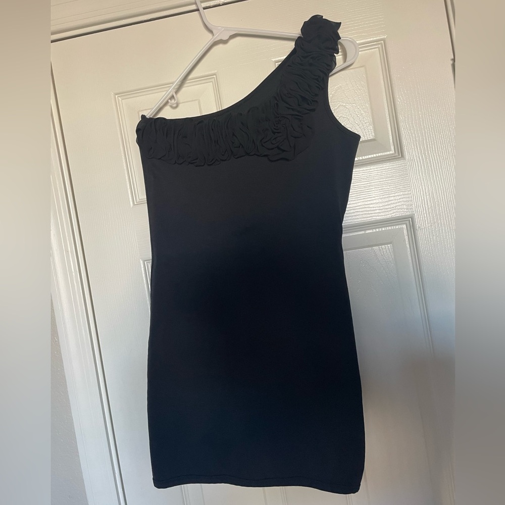 Elegant Black One-Shoulder Dress